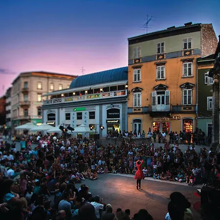 Дом отдыха Cozy In With Wifi Пула