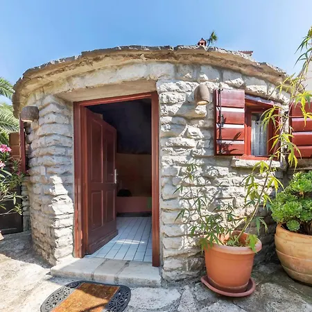 Nice Home In Pula With Wifi